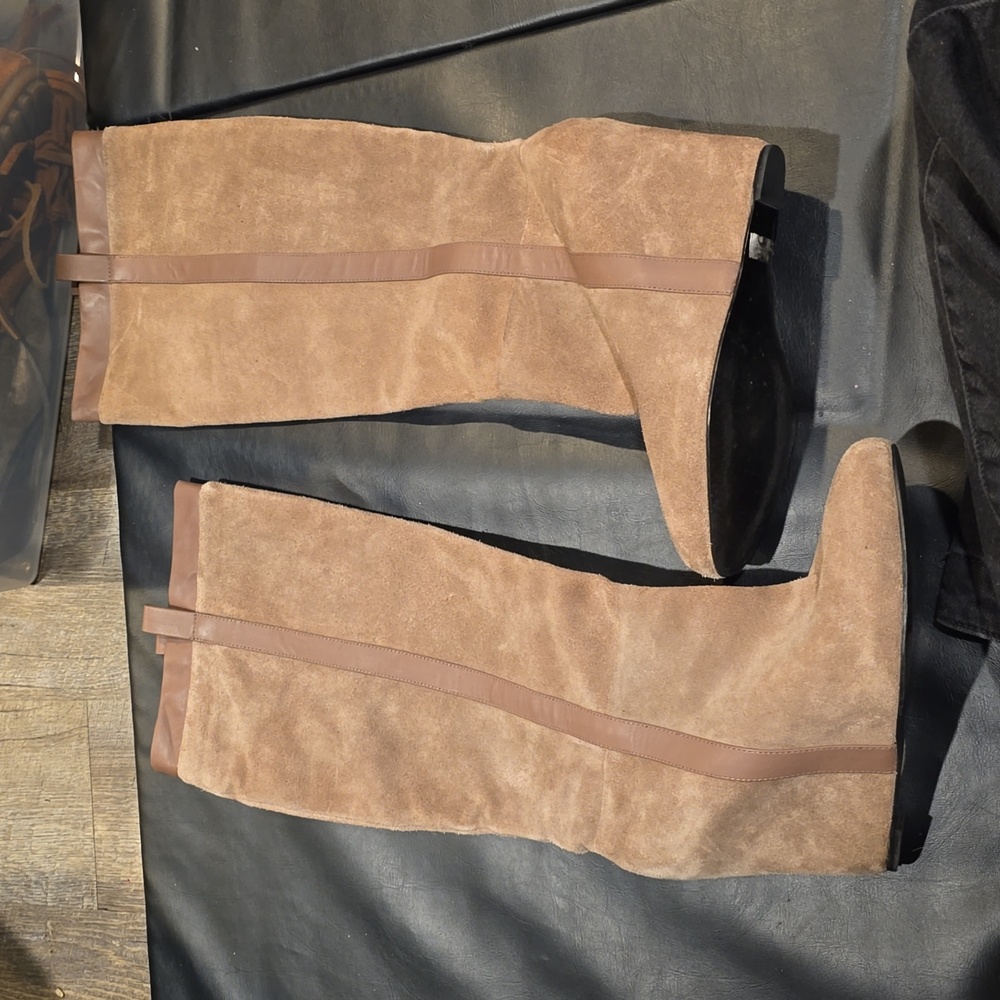 La Victoire wedge suede boots